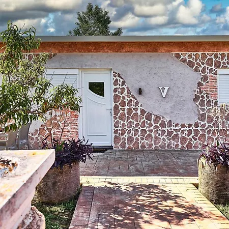 Anna アパート マラティアス